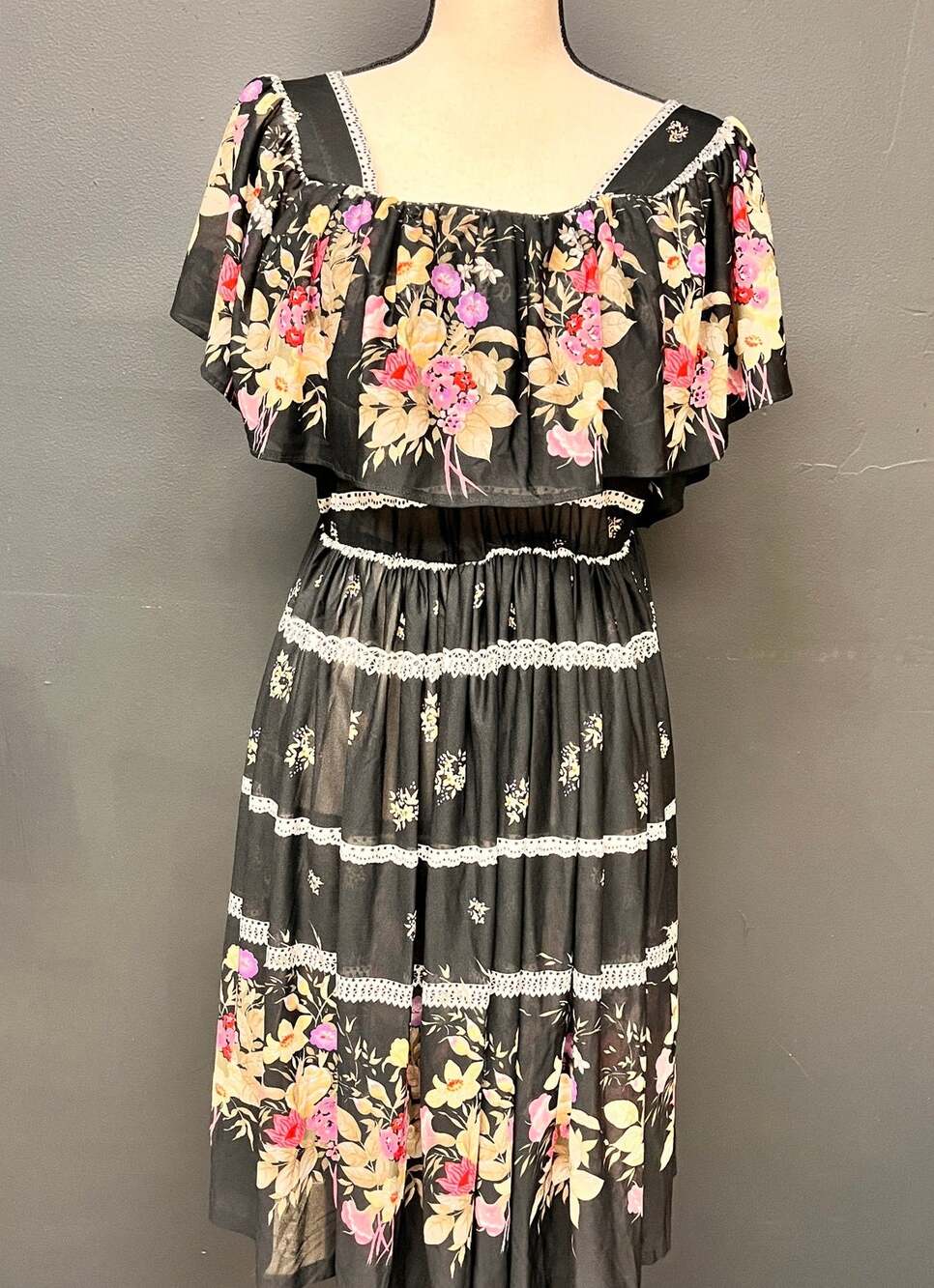 vintage women's 1970's boho sundress black white floral stripe pink ruffle Med